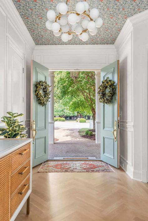 Wallpapered Entryway, Herringbone Wood Floor, Wallpaper Ceiling, Mirrored Console Table, Bold Wallpaper, Entryway Ideas, Up House, Cozy Decor, Wallpaper Living Room