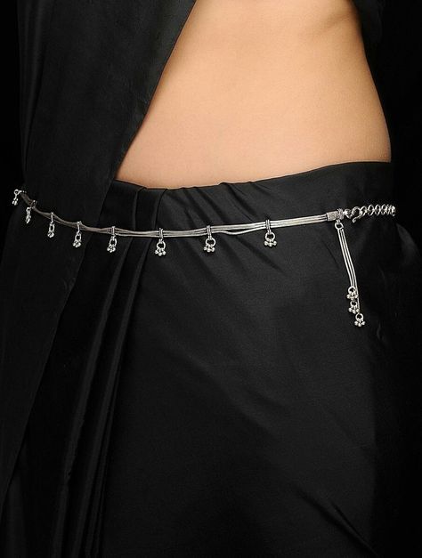 Oxodise Jewellery On Saree, Silver Kandora Designs, Silver Waist Belt For Saree, Waist Chain Indian Saree, Kamar Kandora Design Silver, Kamar Bandh Wedding Silver, Silver Waist Chain Indian, Silver Kamarbandh Designs, Kamarbandh Jewellery Silver