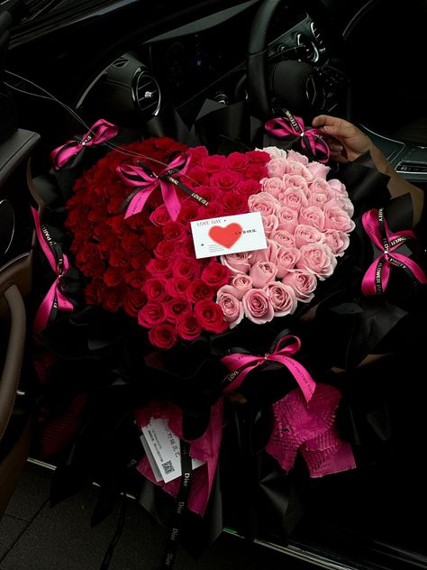 Charisma Core, Luxury Flower Arrangement, Bucket Flower, Ribbon Flowers Bouquet, Flowers For Valentines Day, Flower Shop Decor, Expensive Flowers, Luxury Flower Bouquets, Money Flowers