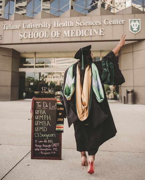 Pharmacy School Graduation, Masters Graduation Pictures, Graduation Goals, Med School Graduation, Nursing Graduation Pictures, College Graduation Photoshoot, Doctor Graduation, Medical School Graduation, College Graduation Photos