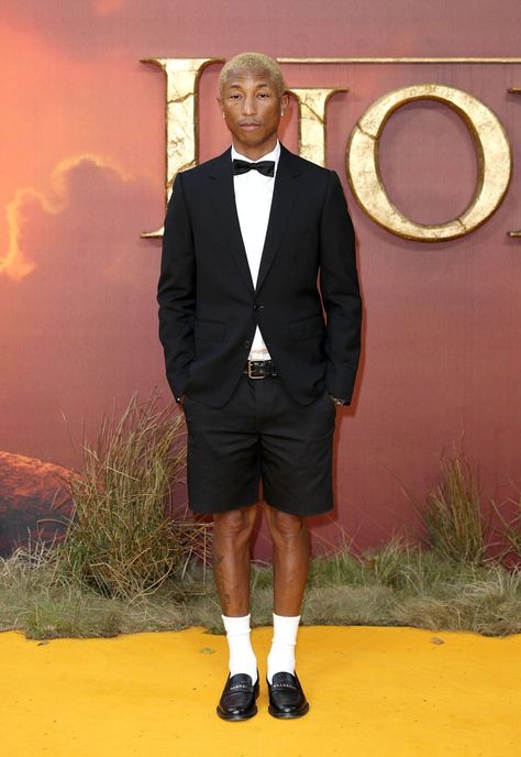 Pharrell Williams at the Lion King Premiere in London Red Carpet Suits, Socks And Loafers, Music Rules, Most Stylish Men, Mens Facial Hair Styles, Gala Outfit, Best Dressed Man, Summer Wedding Outfits, Japanese Street