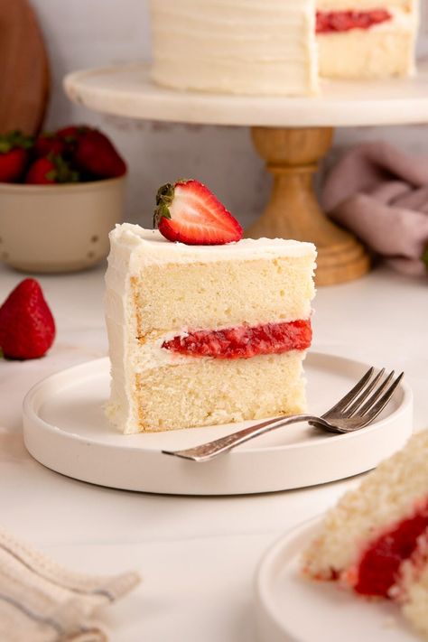 Strawberry Cake With White Chocolate, Strawberry Filling Recipe, Cake Filling Ideas, Vanilla Cake With Strawberry Filling, Cake With Strawberry Filling, Ermine Frosting, Strawberry Layer Cakes, Strawberry Vanilla Cake, Strawberry Cake Filling