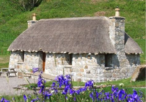 Marketed as a “lifestyle business,” the village includes four traditional Scottish blackhouses that have been restored in addition to the owner’s modern five-bedroom house — complete with pitched, tiled roof that blends in with the surroundings. Scotland Homes, Vacation Scotland, Scotland Cottage, Cottages Scotland, Scottish Cottages, Remote Places, Book Vacation, Pintura Exterior, Skye Scotland