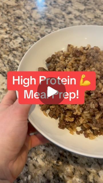 Nutrition Coach✨ on Instagram: "🚨New Recipe🚨 High Protein French Onion Bake! -2lbs cooked lean ground beef (I like Laura’s) -2 cups dry white rice -2 cans French onion -2 cans beef consume -3/4 cup water -Season with garlic and onion Bake at 425 with foil and then cook an additional 30 without the foil. Fluff with fork and enjoy!! 🙌🏻 Makes 5 servings (16oz each) Macros per serving: •431 Cals •9g Fat •39g Protein •36g Carbs #highprotein #mealprep #mealplanning #easylunch #easydinner #dinnerideas #lunchideas #highproteinmeals #mealprepideas #mymacrolife" Protein Meals With Ground Beef, High Protein Dinner With Ground Beef, Beef High Protein Recipe, Ground Beef Protein Recipes, High Protein Lean Meals, High Protein Meals Ground Beef, Ground Beef Macro Recipes, Ground Beef Recipes High Protein, Ground Beef High Protein Meals