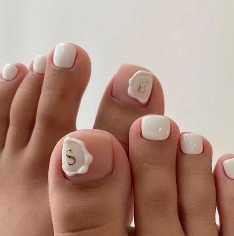 Pedicure Trends, Perfect Pedicure, Nail Polish Ideas, French Designs, Summer Toes, Pretty Nail Polish, Toe Nail Color, Nail Color Trends, Summer Toe Nails