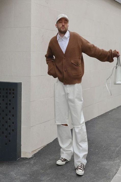 Brown Cardigan Outfit Men, Brown Streetwear Outfit, Cardigan Outfit Men, Streetwear Outfits Aesthetic, Brown Cardigan Outfit, Streetwear High Fashion, Street Style For Men, Japanese Street Fashion Men, Boy Street Style