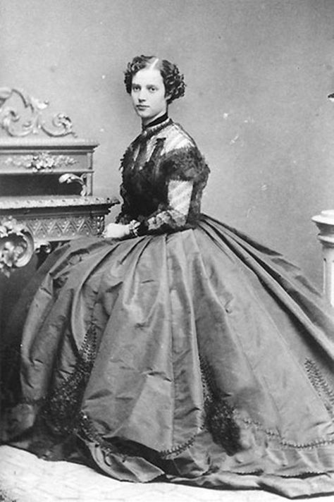 Princess Dagmar of Denmark, later Tsarina Maria Feodorovna of Russia. Description from alessandrahautumn.tumblr.com. I searched for this on bing.com/images Dagmar Of Denmark, 1860s Dresses, Maria Feodorovna, Imperial Russia, Vintage Portraits, Vintage Photographs, Historical Fashion, Vintage Photography, Fashion History