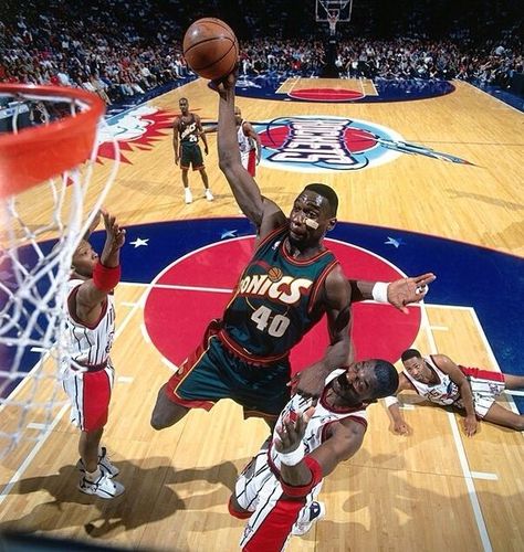 Shawn Kemp, Hakeem Olajuwon, Seattle Supersonics, Basketball Highlights, Seattle Sports, Basket Sport, Basketball History, Nba Art, Basketball Photography