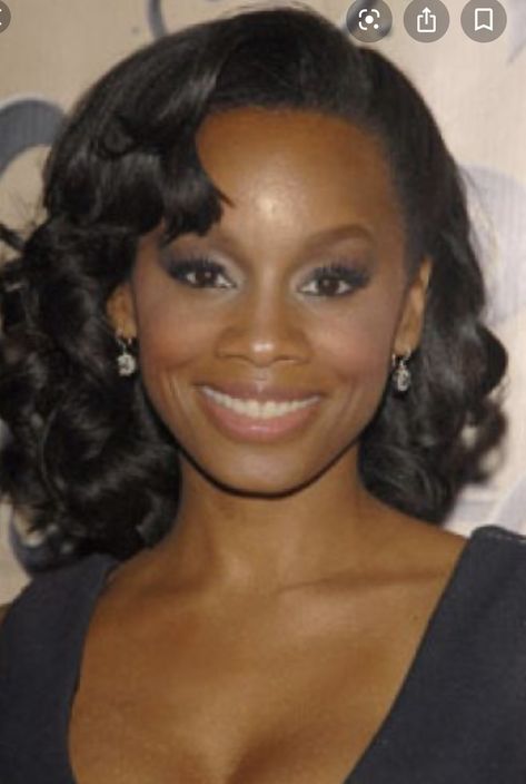 Bob With Side Swept Bangs, Bangs Black Women, Anika Noni Rose, Curly Short Bob, Black Bob Hairstyles, Aha Moment, Side Swept Hairstyles, Swept Bangs, Curly Short