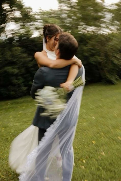 Fun Couple Wedding Photos, Self Wedding Photo, Vintage Wedding Shoot Photography, Vision Board Ideas Wedding, Fun Wedding Photos Bride And Groom, Overcast Wedding Photos, Wedding Inspired Pictures, Motion Blur Wedding Photos, Timeless Bride And Groom