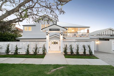 sensational renovation of a 1920s-era Queenslander home in Ascot Queenslander Fence Ideas, Queenslander Renovation Exterior, Queenslander Facade, White Queenslander, Contemporary Queenslander, Queenslander Exterior, Federation Renovation, Traditional Queenslander, Queenslander Homes Interior