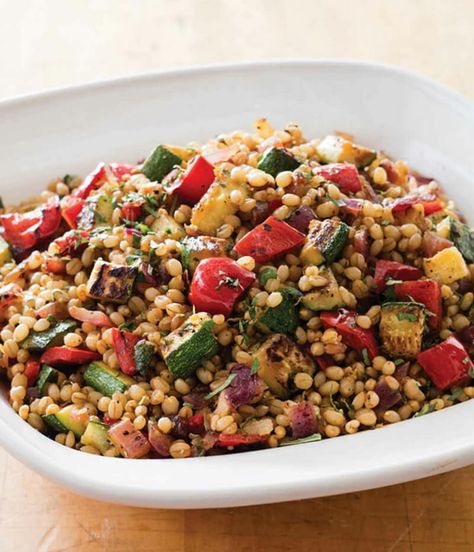 Wheat Berry Recipes, Wheat Berry Salad, Wheat Berry, Wheat Berries, Main Dish Salads, Grain Foods, Summer Vegetable, Mediterranean Diet, Red Pepper