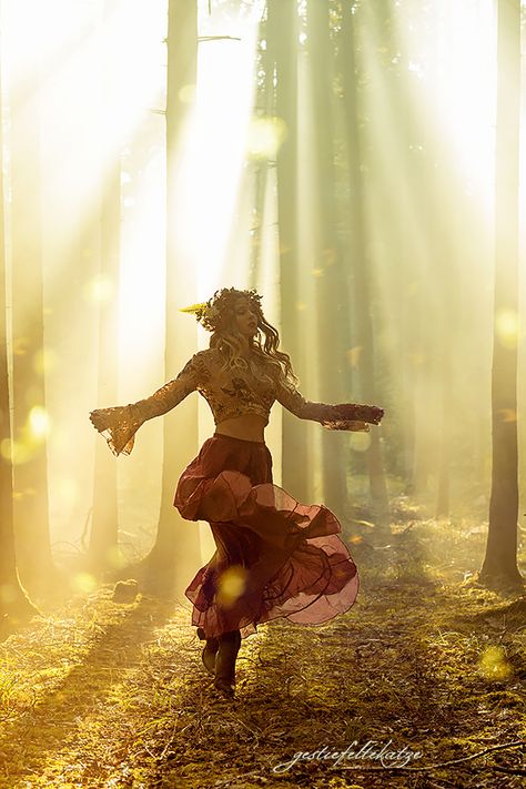 Dancing In A Forest, Dancing In The Forest Aesthetic, Fae Dancing, Mystic Photoshoot, Fairy Concept Photoshoot, Mystical Photoshoot, Mystical Photography, Witch Dancing, Dancing In The Woods