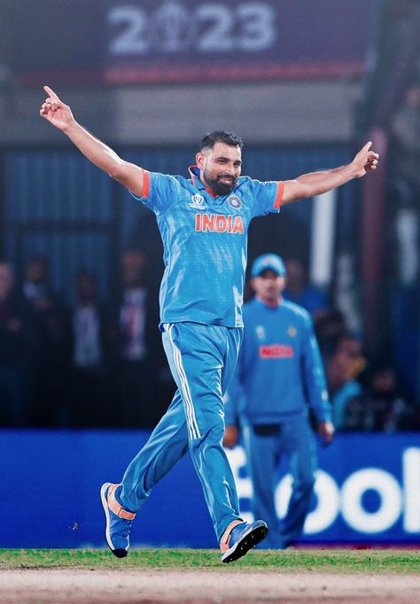 Men In Blue Indian Cricket Team, Md Shami Cricket, Cricket Posters, Mohammed Shami, Australia Cricket Team, Indian Cricketers, Friend Dates, Fun Team Building Activities, Australia Cricket