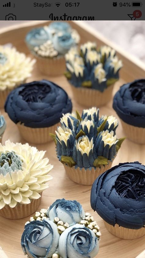 Blue Cupcake Bouquet, Navy Blue Cupcakes, Blue Flower Cupcakes, Blue Wedding Cupcakes, Navy Cupcakes, Desserts Design, Decorative Baking, Bouquet Cupcakes, Teal Cupcakes