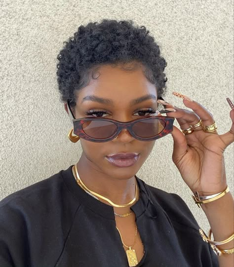 Big Chop Natural Hair, Corporate Girly, Natural Hair Haircuts, Short Dyed Hair, Cabello Afro Natural, Short Natural Curly Hair, Short Shaved Hairstyles, Twa Hairstyles, Natural Hair Short