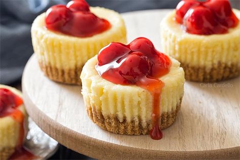 Mini Cheesecakes (Small Batch) - Homemade In The Kitchen Cheesecake Recipes Small Batch, Mini Caramel Cheesecake, Easy Mini Cheesecake Recipe, Small Cheesecakes, Mini Cheesecakes Easy, Individual Cheesecakes, Mini Pumpkin Cheesecake, Small Batch Baking, Mini Cheesecake Recipes