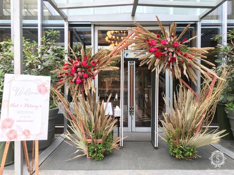 Entrance Arch, Mehendi Decor Ideas, Indian Reception, Mehendi Decor, Reception Entrance, Grand Wedding, Entry Decor, Wedding Entrance, Boho Party