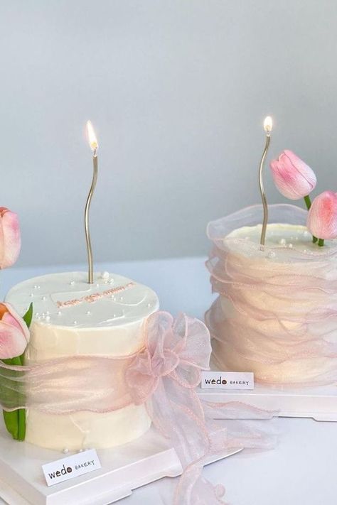 Aesthetic Cake Ideas Birthday, Cake Anniversary Ideas, Simple Birthday Ideas For Women, Cake Designs For Anniversary, Anniversary Cakes Ideas, Cakes For Anniversary, Latest Anniversary Cake Designs, Cute Anniversary Cake, Aesthetic Cake Designs