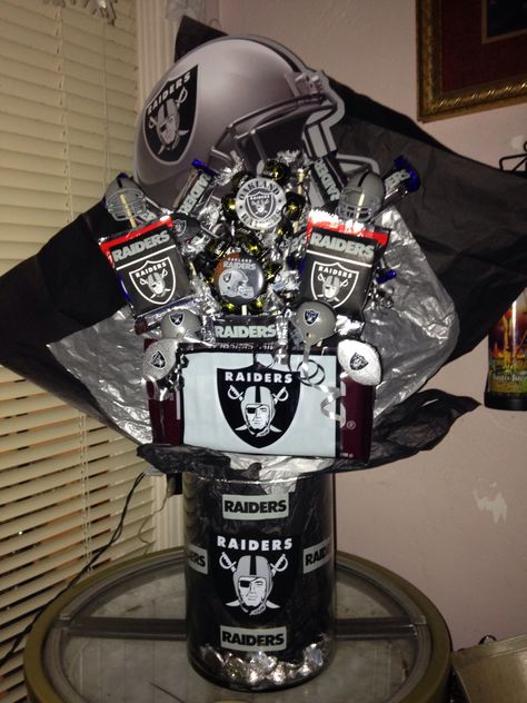 Raiders Decorations, Raiders Gifts, Raiders Tattoos, Raiders Baby, Baby Shower Sweets, Football Diy, Nfl Raiders, Gift Baskets For Men, Beer Cap