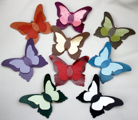 Sea Cookies, Accessories Butterfly, Flower Bobby Pins, Leather Hair Accessories, Diy Lace Ribbon Flowers, Leather Butterfly, Butterfly Hair Clips, Leather Jewelry Diy, Big Butterfly