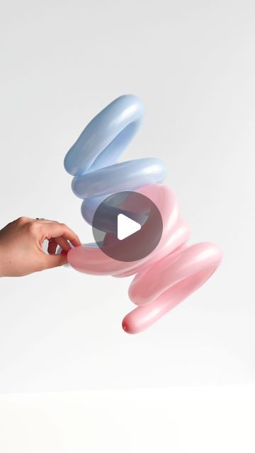 House of Party on Instagram: "Want curly balloons? 🎈 Just wrap a 260 around your fingers, inflate, and you’ve got fun twists for your party decor! Try it out!  #houseofpartyco #balloontutorial #balloontips #balloontipsandtricks #quickballoontutorial" How To Make Long Balloons Curly, Curly Balloons, 260 Balloon Ideas, Ariel Birthday Party, Twisting Balloons, Ariel Birthday, Balloon Ideas, Big Balloons, Event Backdrop