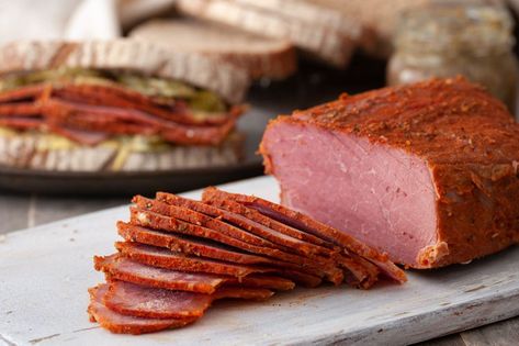 Make Your Own Homemade Pastrami Without a Smoker How To Make Pastrami, Homemade Pastrami, Pastrami Recipe, Meatloaf Recipes Healthy, Canned Corned Beef, Cooking Corned Beef, Homemade Smoker, Corned Beef Brisket, How To Cook Corn