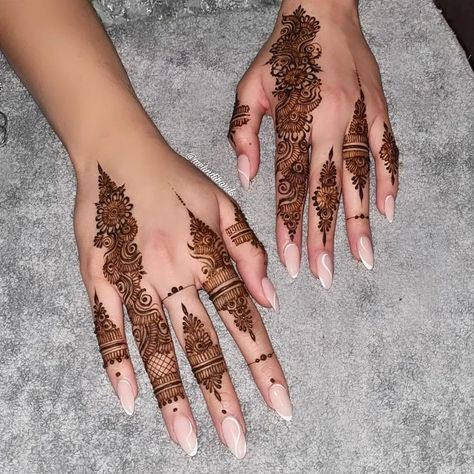 Henna Designs Khafif, Pakistani Henna Designs Eid, Indian Henna Aesthetic, Mehendi Pakistani Henna Designs, Pakistan Henna Designs, Cute Henna Designs, Pretty Henna, Modern Henna Designs, Finger Henna Designs