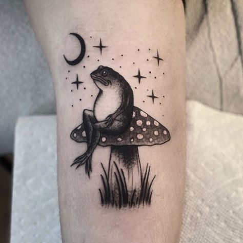 Frog Sitting On Mushroom Tattoo, Witchy Frog Tattoo, Frog And Mushroom Tattoo, Traditional Frog Tattoo, Frog Tattoo Ideas, Teapot Tattoo, Vertical Tattoo, Tattoo Space, Tree Frog Tattoos