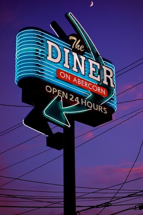 Savannah, GA neon...love this sign! Old Neon Signs, Retro Signage, Diner Sign, Neon Retro, Vintage Auto's, Vintage Diner, Retro Food, Food Signs, Robert Doisneau