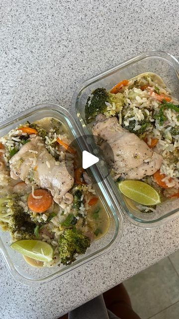 @fithungrygirls on Instagram: "ONE POT GREEN CURRY CHICKEN AND RICE

Ingredients:

•1 1/2 cups jasmine rice
•chicken thighs, boneless and skinless (we did 1kg for 4 servings)
•salt and pepper to season
•2 tbsp oil
•4 large carrots, cut into 1/2 inch rounds 1 small onion, diced
•florets from 1 large head of broccoli
•minced garlic
•minced ginger
•4 tbsp green curry paste
•can of coconut milk 
•1 1/2 cups chicken broth or bone broth

For servings: LOTS of fresh lime juice cilantro

Directions:

1. Heat a large stock pot over medium-high heat and add your oil
2. While your pot heats up, season your chicken thighs generously on both sides with salt and pepper
3. Sear your chicken on both sides for 3-5 minutes, then remove from the pot and set aside
4. Turn the heat to medium and add another dr Curry Chicken And Rice, Green Curry Chicken, Rice Chicken, Green Curry Paste, Rice Ingredients, Green Curry, Chicken And Rice, Jasmine Rice, Stock Pot