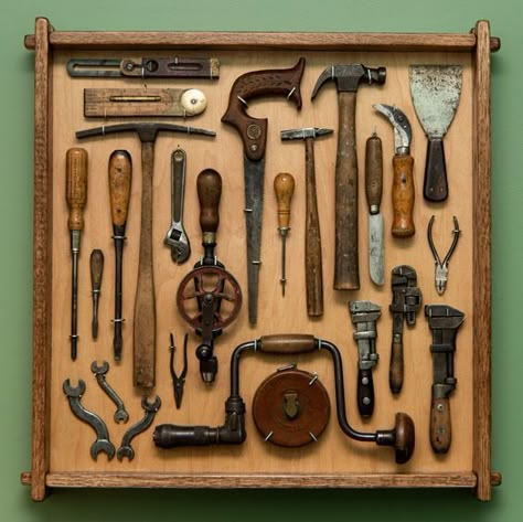 Antique Woodworking Tools Vintage, Displaying Old Tools, Display Antique Tools, Antique Hand Tools Vintage, Old Tool Display Ideas, Display Old Tools, Tool Display Ideas, Antique Tool Display Ideas, Vintage Tool Display