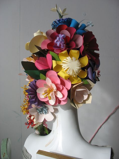 Grace Designs: Paper Flower Headpieces by Eloise Corr Danch No how to, this is for inspiration. Paper Head Piece, Paper Flower Headpiece, Flower Wig, Paper Wigs, Paper Headpiece, Paper Head, Foam Wigs, Paper Hats, Paper Fashion