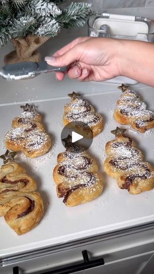 99K views · 1K reactions | Christmas 28 days!!! Nutella Christmas Tree 😋🎄 #christmas #christmasbaking #holdaybaking #easybaking #easyrecipe #nutella #christmassnacks #christmastreats #puffpastry #puffpastryrecipes | Simple but effective | Simple but effective · Original audio Christmas Tree Nutella, Nutella Christmas Tree, Nutella Christmas, Puff Pastry Recipes, Christmas Snacks, 28 Days, Tree Christmas, Puff Pastry, Easy Baking