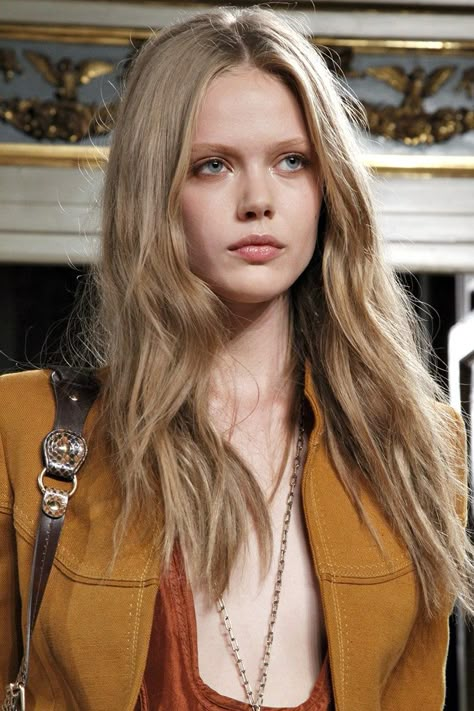 Emilio Pucci Spring 2011 Ready-to-Wear Fashion Show | Vogue Easy Waves, Swedish Women, Frida Gustavsson, Runway Hair, People Inspiration, Military Girl, Best Icons, Dirty Blonde, Victoria Secrets