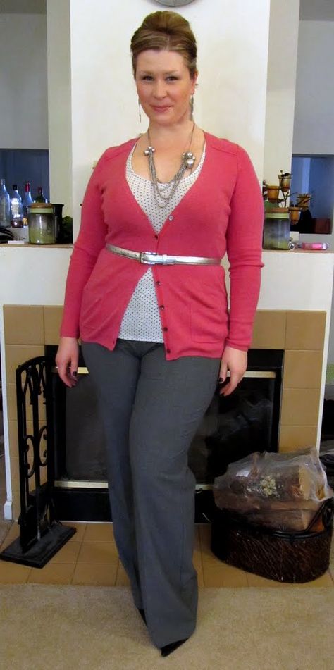 Surely Sonsy plus size casual office wear  I want to try the belt at the waist.  Love the basic colors. Office Wear Plus Size, Casual Office Wear, Gray Pants, Professional Attire, Moda Plus Size, Womens Fashion For Work, Business Attire, Look Plus, Work Attire