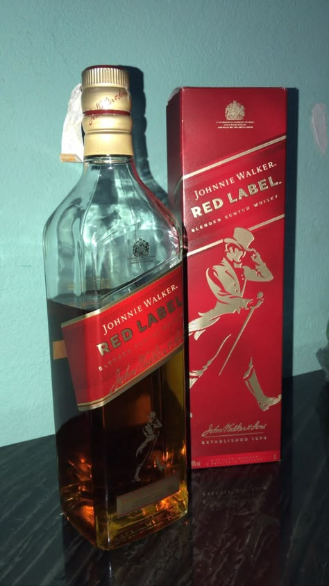 Red Label Whiskey Snapchat, Red Label Snap, Bira Beer, Best Facebook Profile Picture, Johnnie Walker Red Label, Red Bull Drinks, Alcoholic Drinks Pictures, Party Night Club Aesthetic, Beer Photography