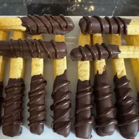 Chocolate & Orange Cookie Sticks - Geoff's Baking Blog Orange Cookie Sticks, Orange Shortbread Cookie Sticks, Orange Stick Cookies, Christmas Cookie Sticks, Stick Cookies, Pinterest Cookies, Orange Shortbread, Chocolate Orange Cookies, Dark Chocolate Orange