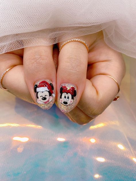 Mickey Christmas Nails, Mickey Mouse Christmas Nails, Disney Christmas Nails Design, Disney Christmas Nails, Christmas Nail Inspo, Nail Noel, Minnie Mouse Nails, Mickey Nails, Solid Color Nails