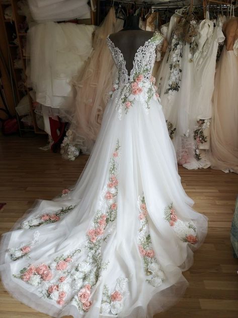 Floral Wedding Ball Gown, Fantasy Wedding Dress Plus Size, Wedding Dresses With Roses, Pale Green Wedding Dress, Flower Veils Bridal, Wedding Dress Flowers Embroidery, Flower Wedding Dress Floral Gown, Wedding Dress With Color Accents, Tangled Wedding Dress