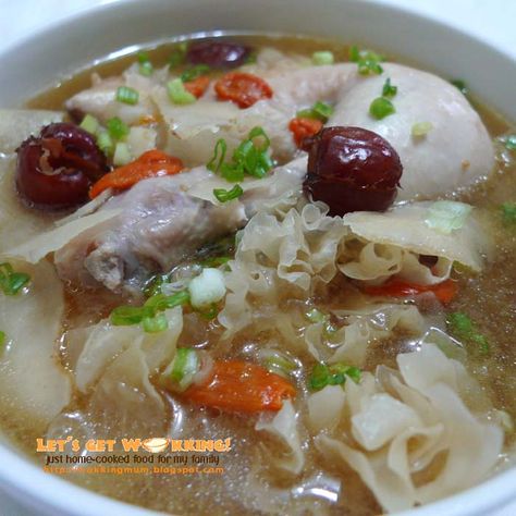 Chinese Soups, Singaporean Food, Confinement Food, Herbal Soup, Asian Soup Recipes, Chinese Soup Recipes, Asian Soups, Herb Soup, Food Fall