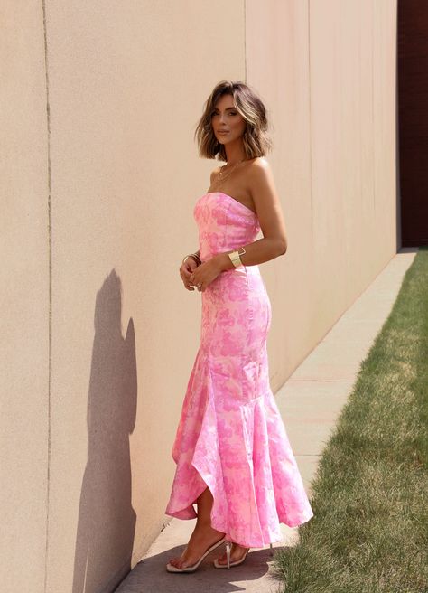 Get ready to turn heads in our Fancy Evening Dress! This maxi dress is perfect for your next date night or formal event. The strapless design and mermaid silhouette are both photogenic and flattering. Look and feel your best in this stunning dress. Fabric 100% polyester Lining 95% polyester, 5% spandex Long Homecoming Dresses 2024, Pink Wedding Guest Dress, Summer Formal Dress, Homecoming Pics, Italy Clothes, Pink Wedding Guest Dresses, Formal Fits, School Formal, Rush Week