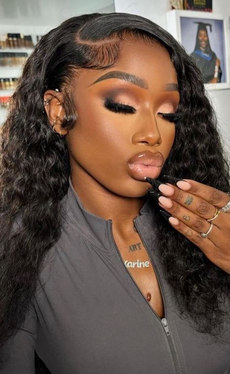 Quince Makeup Dark Skin, Smoky Glitter Eye Makeup, Md Makeup Looks, Soft Glam Makeup Black Women Dark Skin Wedding, Simple Birthday Makeup Look, Dinner Makeup Look For Dark Skin, Simple Glam Makeup, Makeup Soft Glam, Soft Glam Dark Skin