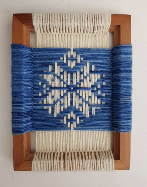 Picture Weaving, Woven Furniture Design, Weave Scarf, Weaving Loom Diy, Ribbon Embroidery Tutorial, Rigid Heddle Weaving, Woven Chair, Macrame Wall Hanging Diy, Woven Furniture