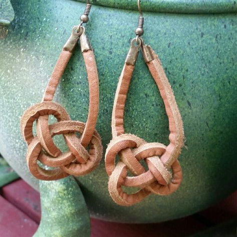 The Leather Knot Earrings Are Made From Strands Of Genuine Leather And A Fish Hook Earring. These Earrings Have A Touch Of Boho, A Touch Of Celtic, And A Rough Of Western Cowgirl. Drop Length Is 3 Inches. This Sale Will Be Brown Leather With Antiqued Brass Findings Unless Other Arrangements Are Made. Handmade From Where Buffalo Roam Studio. Braided Leather Earrings Diy, Leather Cricut, Cowgirl Earrings, Cricut Earrings, Leather Cord Jewelry, Winter Market, How To Make Leather, Leather Jewelry Making, Handmade Leather Jewelry