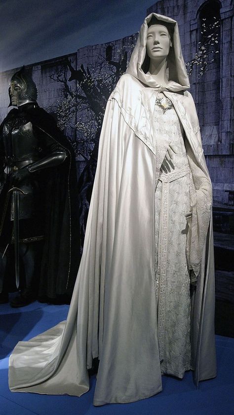 Priestess Aesthetic Outfit, White Robes Fantasy Aesthetic, Legolas Outfit, Priestess Robes, Elvish Fashion, Lotr Fashion, Elves Dress, Galadriel Costume, Galadriel Dress