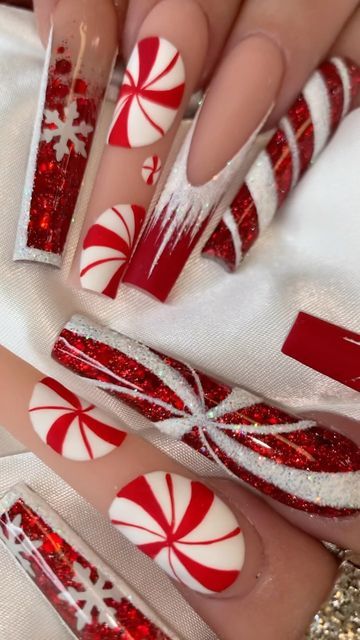 Christmas Nails Glitter, Christmas Nail Designs Easy, Christmas Nail Art Ideas, Santa Nails, December Nails, Christmas December, 2024 Nails, Cute Christmas Nails, Christmas Nails Easy