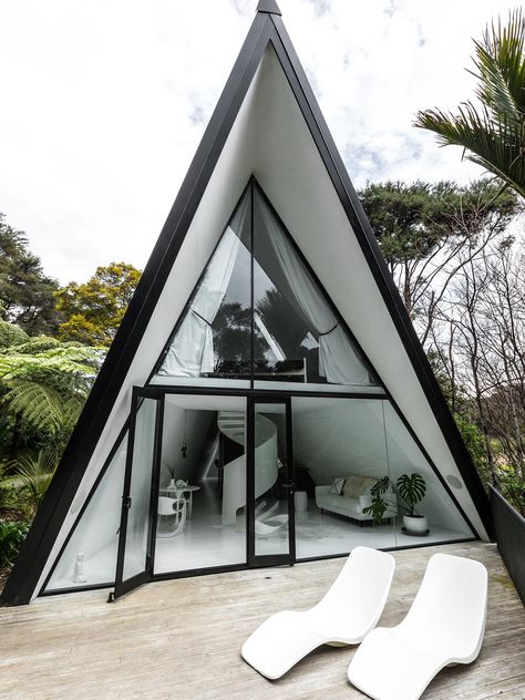 Now that’s an escape plan ‘hang-out’... check out the cool internal spiral staircase. Waiheke Island Tent House Skullybloodrider. Triangle House, Tent House, One Bedroom House, Waiheke Island, A Frame House Plans, Tiny House Floor Plans, A Frame House, Tiny House Cabin, Forest House