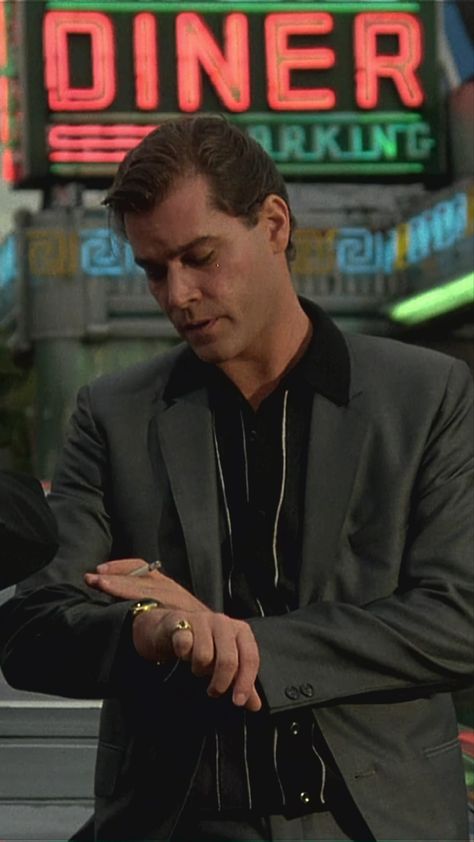 Ray Liotta Goodfellas, Gangster Suit, Martin Scorsese Movies, Trippy Cartoon, Ray Liotta, Mafia Gangster, Gangster Movies, Scene Aesthetic, Tony Soprano