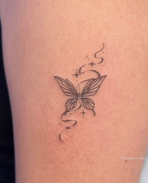 Fairy Tattoos Aesthetic, Aesthetic Words Tattoo, Swirly Butterfly Tattoo, Dainty Moth Tattoo, Opiumcore Tattoo, Butterfly Tattoos Women, Vain Tattoos, Fairycore Tattoo Ideas, Small Whimsical Tattoos